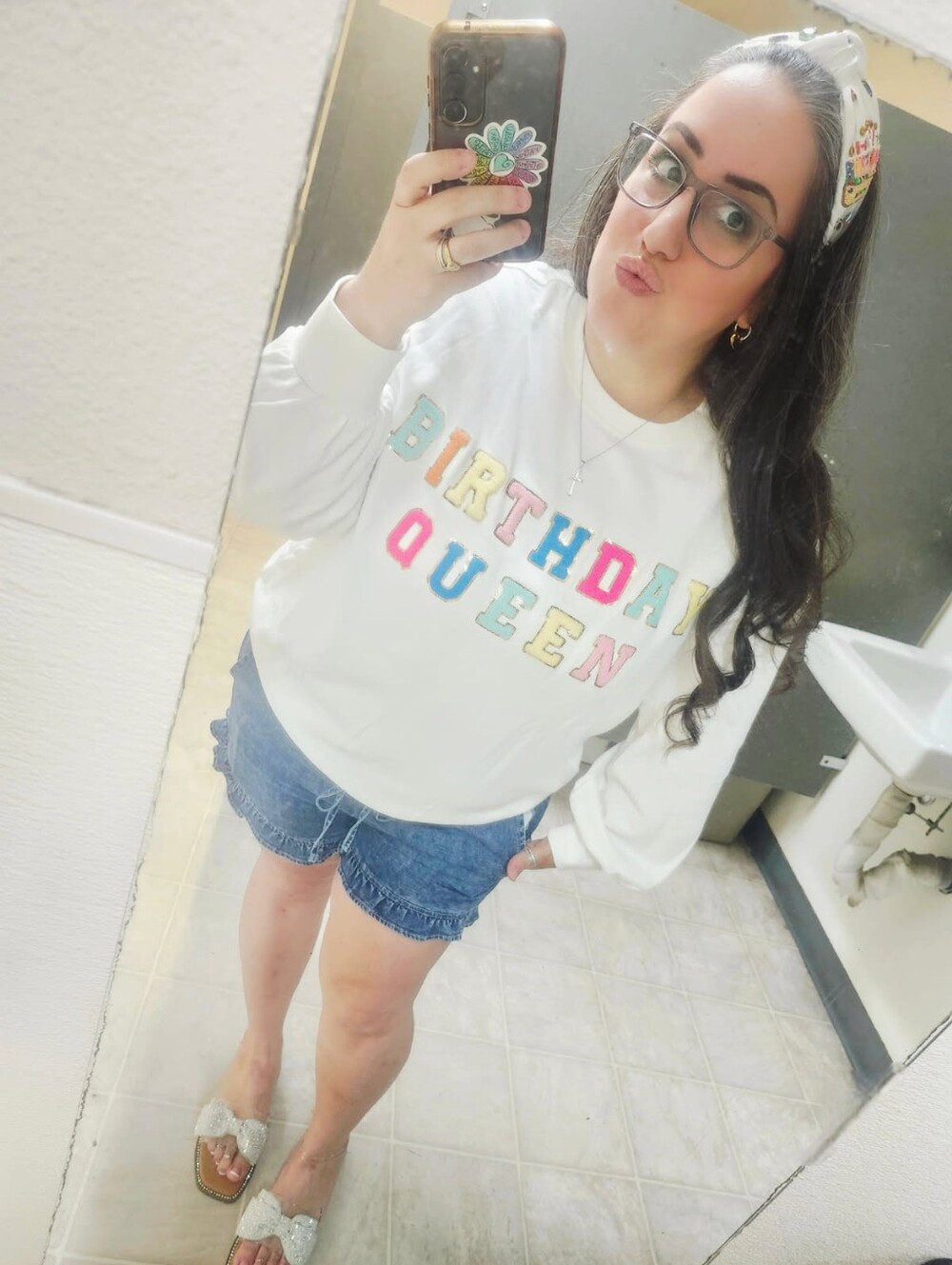 🎂👑EUC XoXo Eliza's "Birthday Queen✨️ Embroidered Sweatshirt" White🤍 Sz XL🎂👑 - Picture 2 of 9